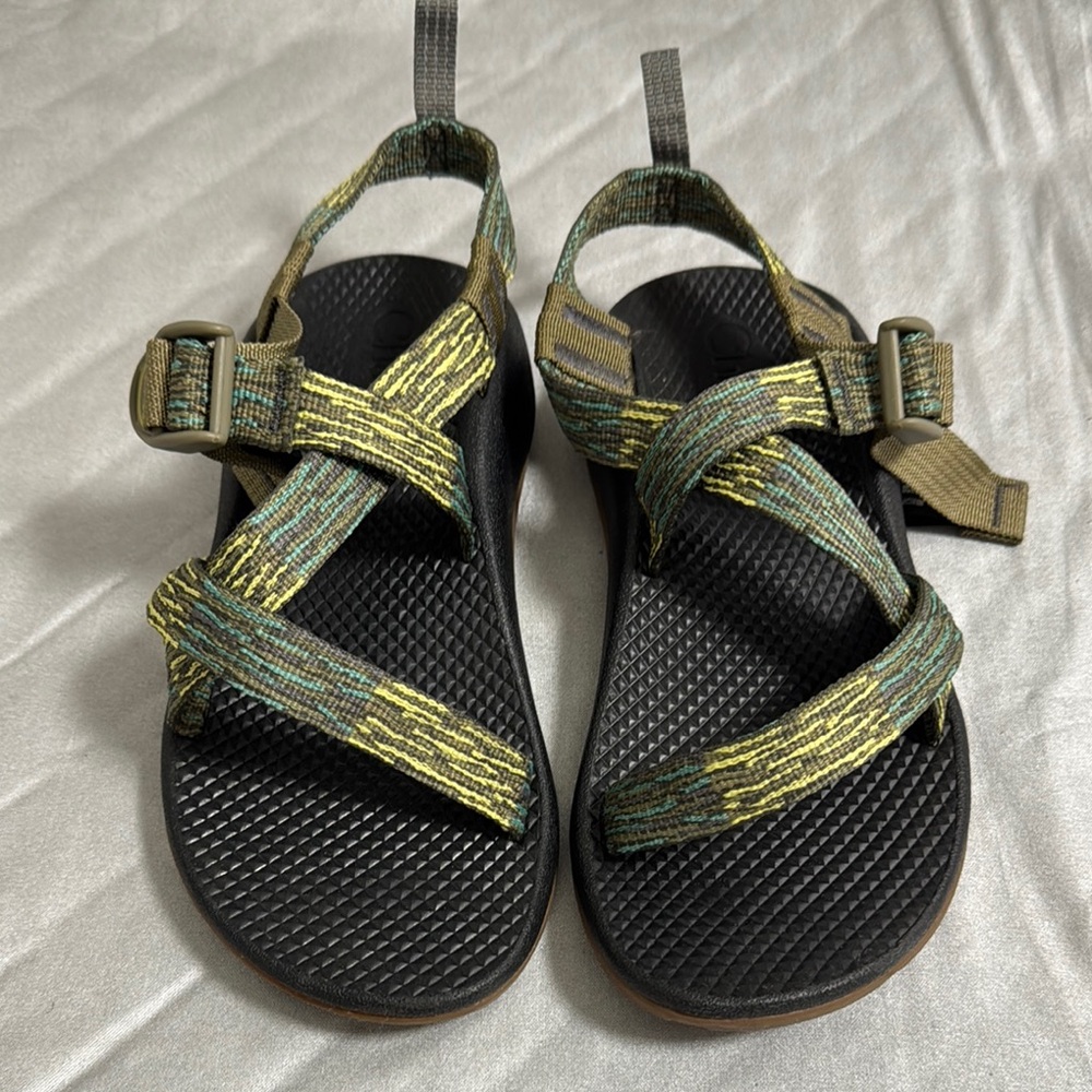 Kid’s Chaco Z/1 sandals in kids size 3.